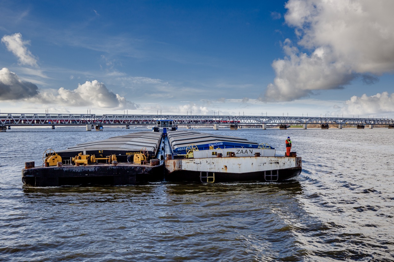duwvaart, rederij de jong, droge lading, vervoer ponton