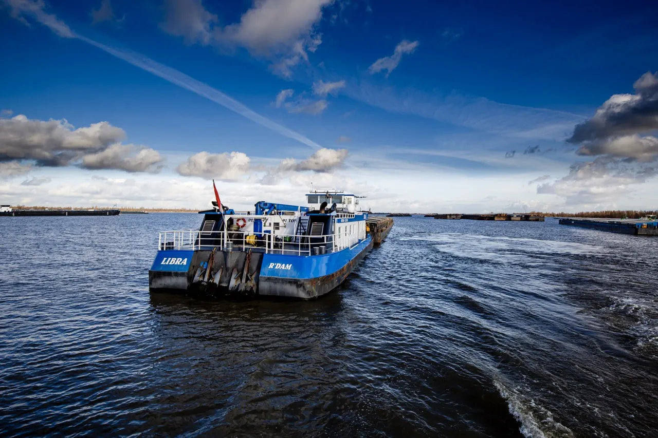 energie, duwvaart, binnenvaart, logistiek transport, duurzaam transport, onze vloot, duwboot, duwboten