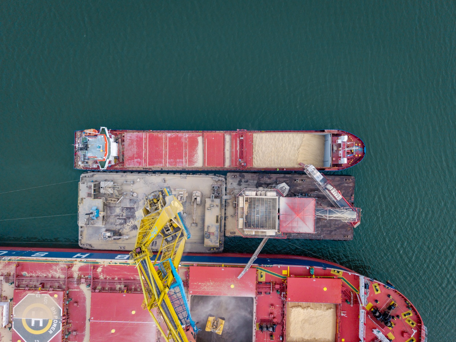 bouwgrondstoffen, zeevaart, binnenvaart, rederij de jong, de jong shipping, c shipping