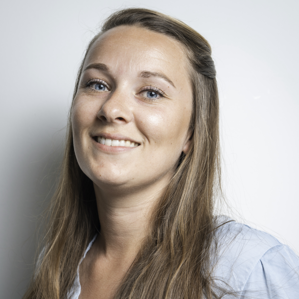 niecka wagtman, administratief medewerker duwvaart, de jong shipping, rederij de jong