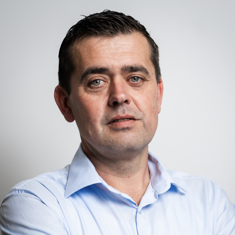 piet ravensbergen, disponent duwvaart, de jong shipping, rederij de jong