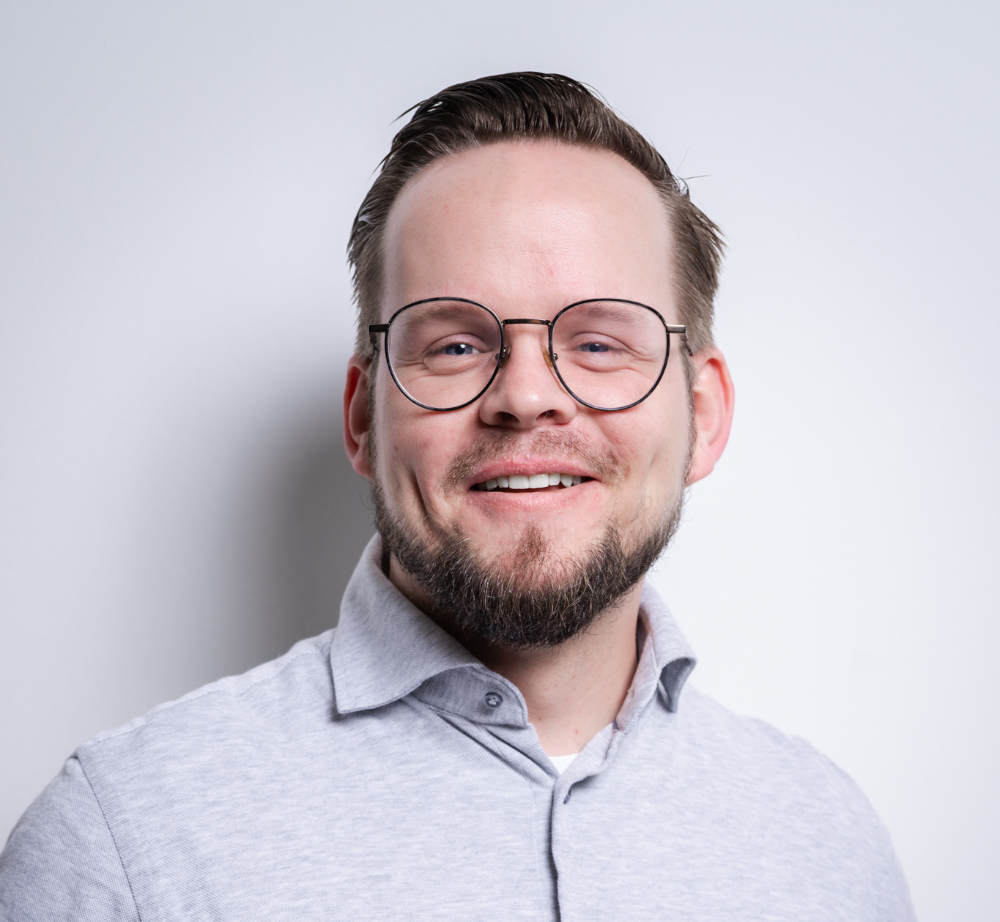 Robin Neef, Agency